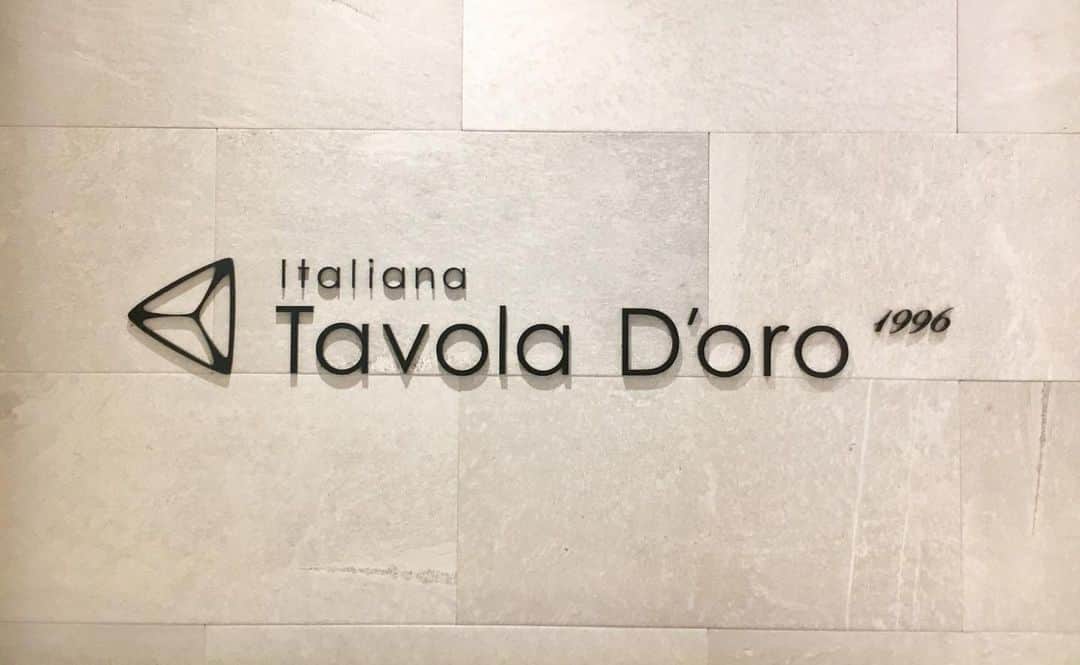 森澤祐介のインスタグラム：「. 銀座三越の11階にあるレストラン【Italiana Tavola D'oro 1996 - 銀座三越 -】にて、今月からD’RENTY CHOCOLATEのチョコレートを使用していただいています。 →（カラメリゼしたフォアグラのテリーヌと made in 東京 ドレンティチョコレート）  まだ企画段階ですが、今後はこちらのお店の他のメニューにも当店のチョコレートを使用していただく予定です。 新鮮で美味しいお料理が揃ってるので銀座に訪れた際は是非お立ち寄りください😄. . ・Italiana Tavola D'oro 1996 - 銀座三越 - http://www.metius-foods.com/ristorante/pg70.html . . ・D’RENTY CHOCOLATE https://drenty.net . .  #tavoladoro  #drentychocolate #銀座三越 #フォアグラ#チョコレート#イタリアンレストラン#metius#レストラン#restaurant#ドレンティチョコレート」
