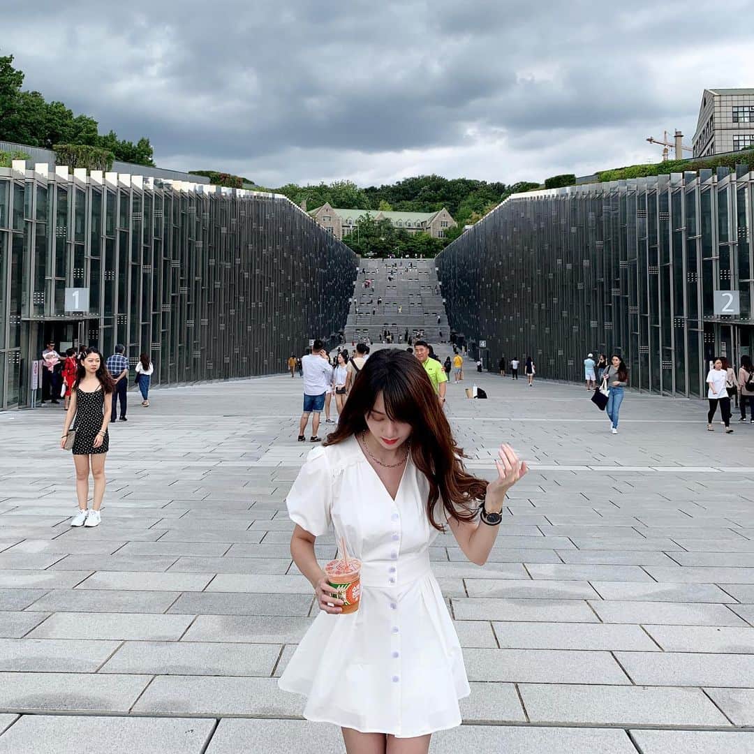 羅晴さんのインスタグラム写真 - (羅晴Instagram)「晴時多雲偶陣雨 趁還沒被淋成落湯雞前的隨手拍拍☀️☀️」9月20日 19時12分 - ilbettylo