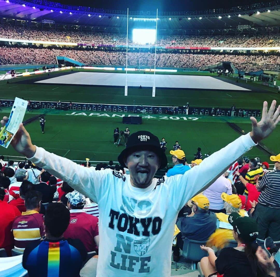 植田朝日のインスタグラム：「🏉🏉🏉 通い慣れたスタジアムでの世界大会‼️ たまたま取れた席が20年ぐらい見てるいつもの席近く⁉️ 地元開催、楽しみまくるし、たくさん海外から来る人と交流しよう！w  がんばれ日本代表🇯🇵 #ラグビーワールドカップ #開幕戦 #俺たちの味スタ #tokyo12」