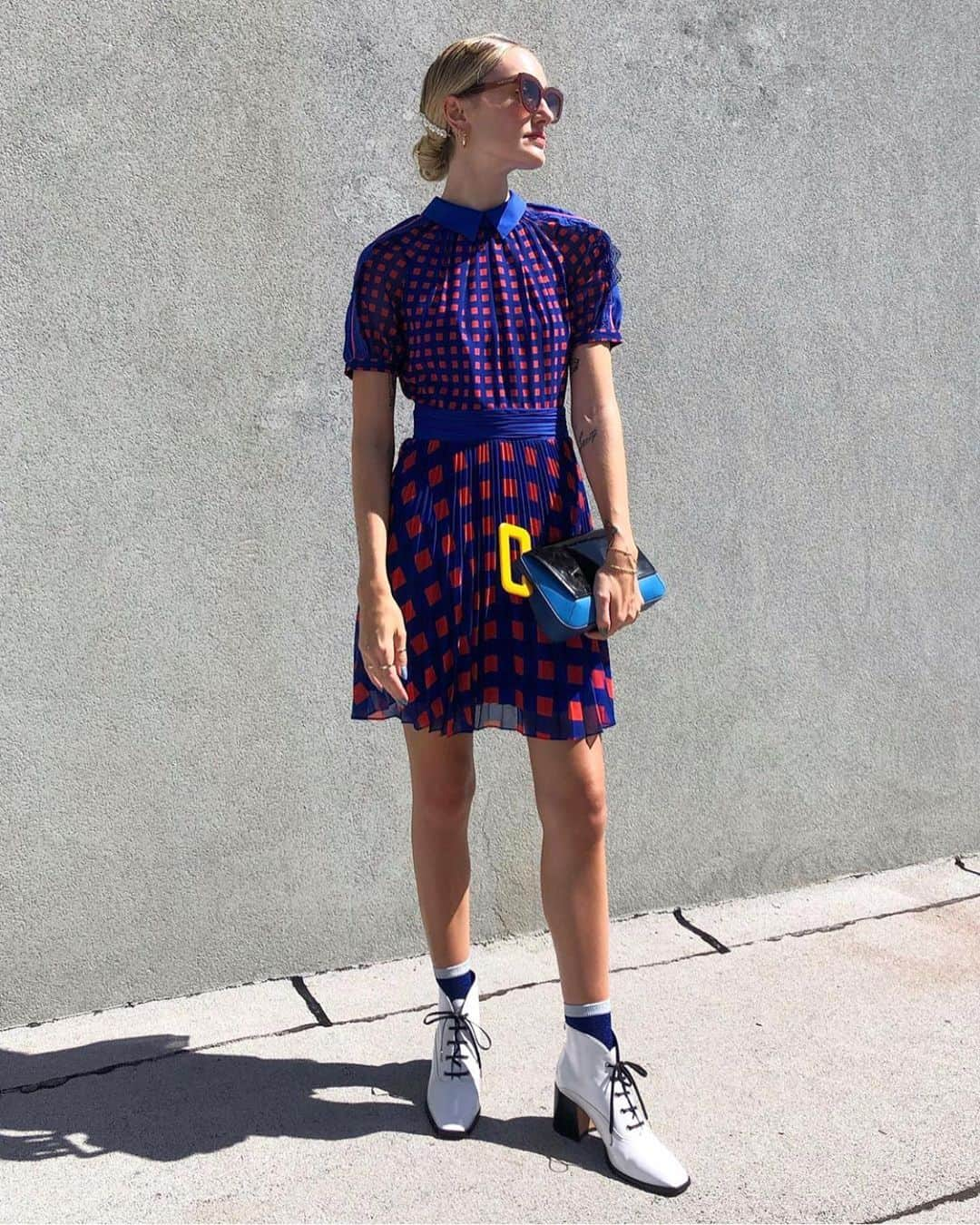 SELF PORTRAITさんのインスタグラム写真 - (SELF PORTRAITInstagram)「@hannahbaxward arriving at our SS20 show wearing GINGHAM PRINTED CHIFFON MINI DRESS」9月20日 19時31分 - mrselfportrait