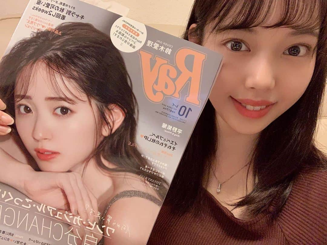 牧村里奈のインスタグラム：「. Ray10月号  秋リップつけ比べ企画に4p分載ってます❤︎ . なんとリップ20本も塗っちゃいました😳 . 遅くなっちゃいましたが ぜひ見てみてください〜〜🌷 . #ray10月号 ＃プリクラ」