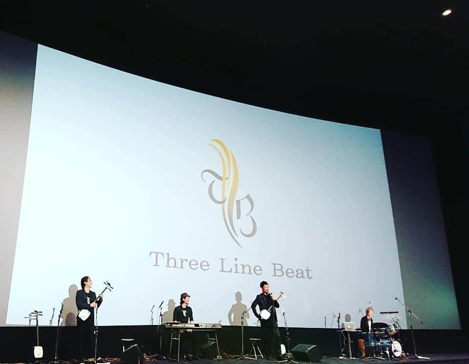 伊勢みずほさんのインスタグラム写真 - (伊勢みずほInstagram)「三味線プレイヤー史佳さん率いる Three  line beat ✨  映画館でのチャリティライブ‼️ すんごーくかっこ良かったです😍💘 お客さんもノリノリでした🎵  #史佳 さん #三味線 #三味線プレイヤー #三味線プレイヤー史佳 #イオンシネマ新潟西 #映画館 #ライブ #ニューヨーク #カーネギーホール #公演 #新潟 #津軽三味線 #アーティスト #楽しかった #素敵なライブ #ありがとうございます #伊勢みずほ」9月20日 19時43分 - isemizuhoo