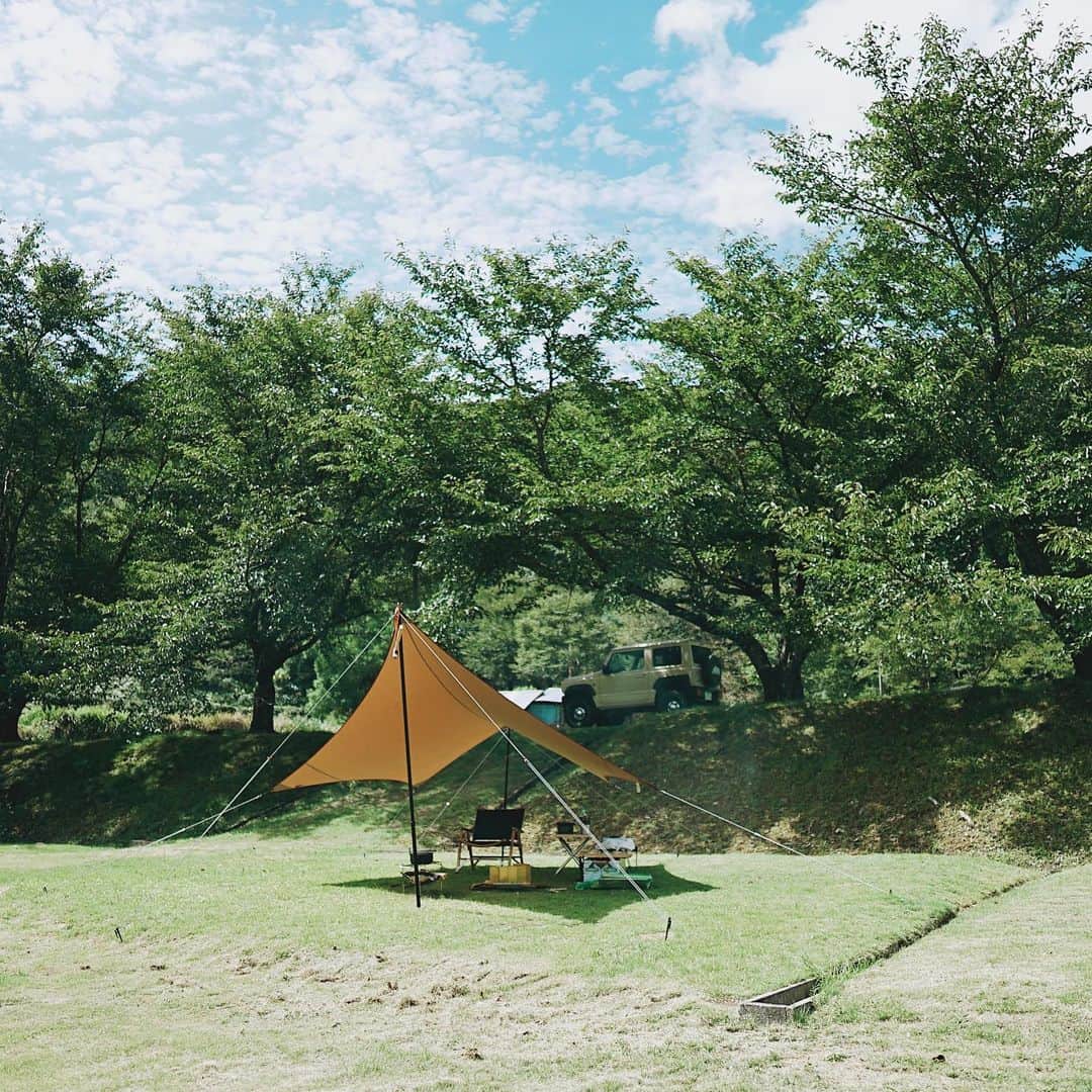のインスタグラム：「夏休み消化でソロデイキャンプへ🏕いい天気で涼しい風がちょうど心地良かった。」