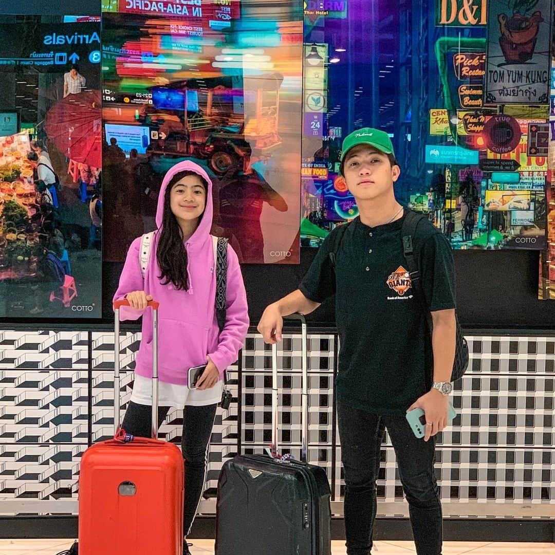 のインスタグラム：「Sawadee ka We’re back!! Tonights bout to get lit 🔥💯」