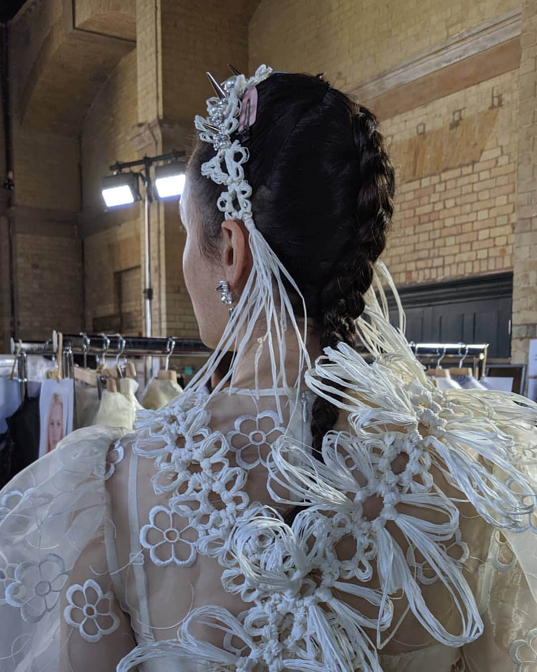 Mariko Kuoさんのインスタグラム写真 - (Mariko KuoInstagram)「Thank you WhoWhatWear for including me in the puffy sleeve dress gang!  This was shot before the Simone Rocha show, which was a incredibly romantic and stunning production full of embroidered lace, floor grazing sparkly looks and pearl and spiked crowns.  A huge thank you to the @kmshairuk team as well for taking me back stage. I was blown away by the excitement of getting the models all ready and the braided hairstyle with intertwined hay were all works of art.」9月20日 20時13分 - marikokuo