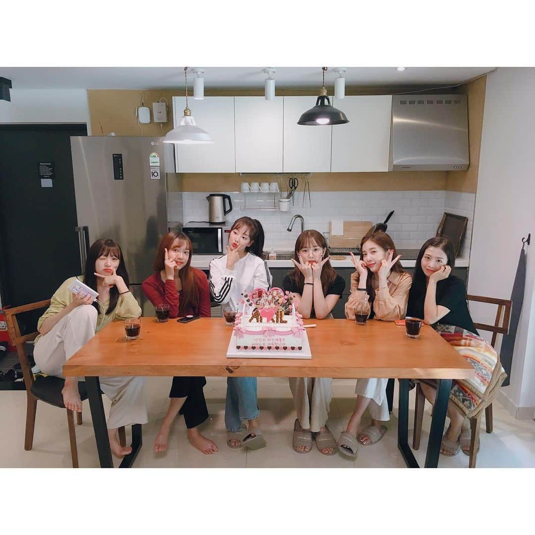 Aprilさんのインスタグラム写真 - (AprilInstagram)「[#APRIL] 에이프릴 4주년 기념 여행 ▶️https://channels.vlive.tv/FA59B/celeb/1.11902456?boardId=163 . #에이프릴 #윤채경 #김채원 #이나은 #양예나 #레이첼 #이진솔」9月20日 20時29分 - official.april