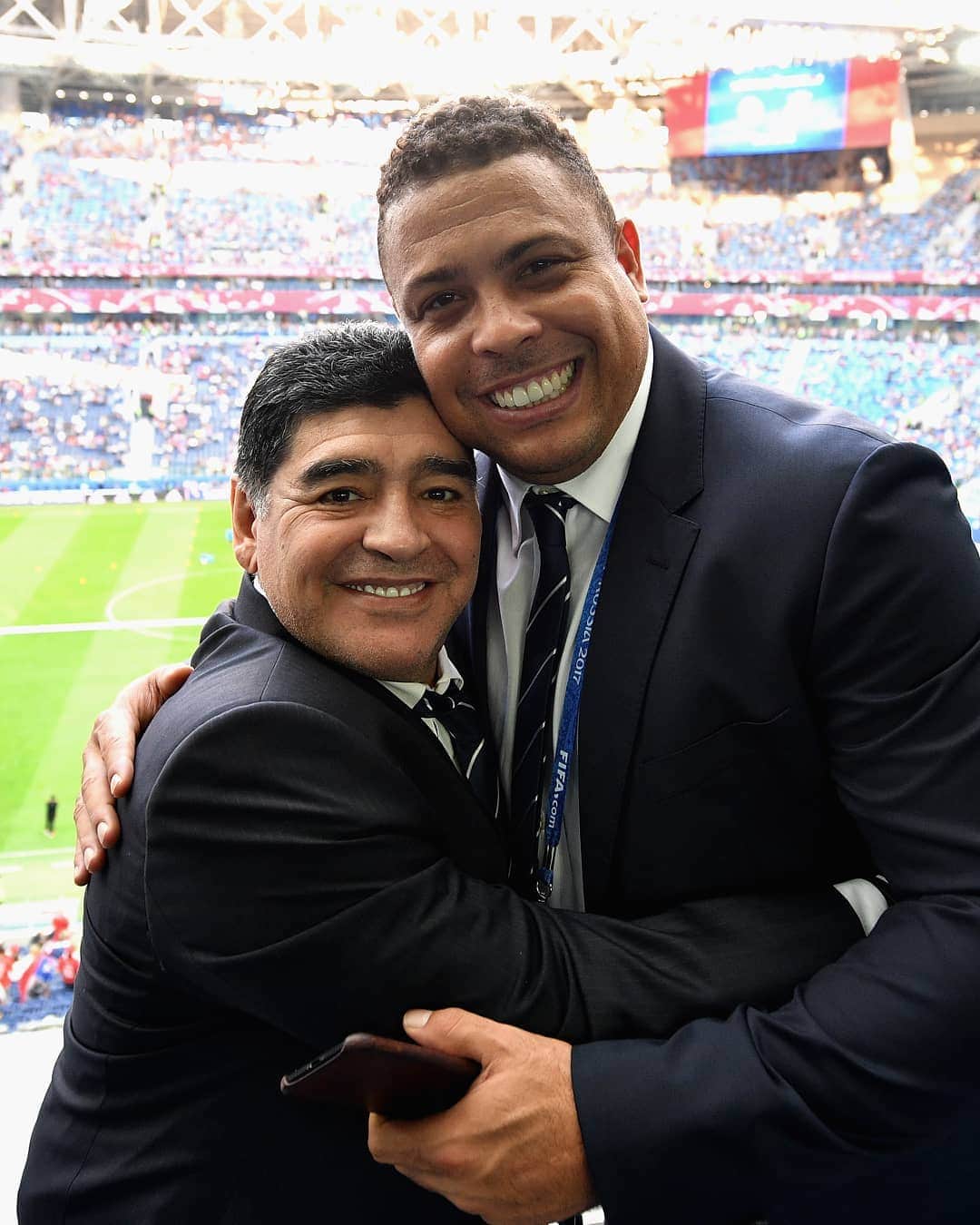 FIFAワールドカップさんのインスタグラム写真 - (FIFAワールドカップInstagram)「#FridayFeeling brought to you by these two FIFA #WorldCup Legends 🇦🇷😃😃🇧🇷」9月20日 20時44分 - fifaworldcup