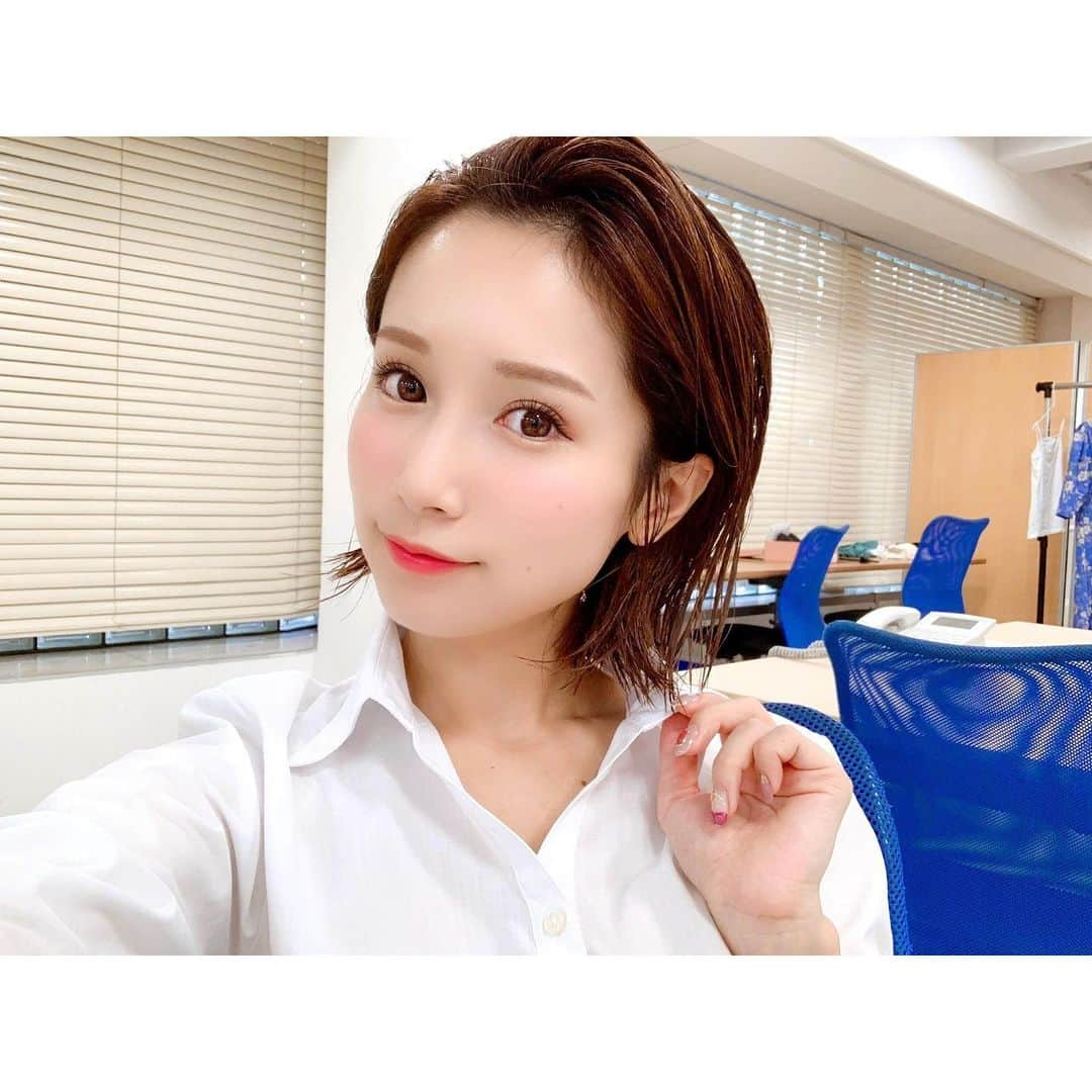 小島みなみさんのインスタグラム写真 - (小島みなみInstagram)「. . #収録 で #ヘアメイク さんに #ヘアアレンジ してもらったよ✨ . #ウェットスタイリング で #オールバック ！！ #でこだし して #いい女風 になった...よね？← . 自分じゃ出来ないから新鮮♡ . . . #女教師 #バカリズムさんの超h  #レギュラー番組 #フジテレビone  #ボブアレンジ #ウェットヘア #ウェットヘアー #オールバックアレンジ #オールバック女子 #ヘアアレンジ #色気ヘア」9月20日 20時42分 - kojima_minami_373