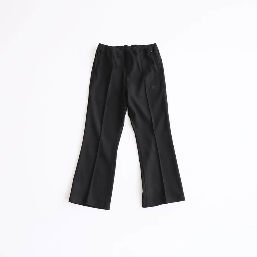 のインスタグラム：「【NEEDLES - Exclusive model - 】﻿ WARM UP PANTS　BOOTCUT﻿ ﻿ 今シーズンよりNEEDLESの新店定番パンツとして登場したモデルは、伸縮性に優れたポリエステル/ウール素材を使用したWarm-up Pantのブーツカットシルエット。﻿ ﻿ センタープリーツを施しスポーティーながら上品な仕上がりとなっています。﻿ ﻿ インラインにはないブラックでオーダーしたカラーEDIFICEだけの特別なカラーと、ニードルズのアイコンでもあるパピヨンの刺繍は同色にすることにより、控えめな アクセントになっており、大人な雰囲気が特徴のイージーパンツです。﻿ ﻿ ﻿ ﻿ Pants : 【NEEDLES EX】¥24,000+tax﻿ ﻿ ﻿ ﻿ ﻿ ﻿ ﻿ ﻿ #edifice #needles #exclusive #exclusivecolor #bootcut #needleswarmuppants #mensbottoms﻿ #mensfashion #mensstyle #menswear #menscoordinate #winterfashion #winterwear #winterstyle #2019aw #エディフィス #ニードルス #ニードルズ #限定カラー #エディフィス別注」