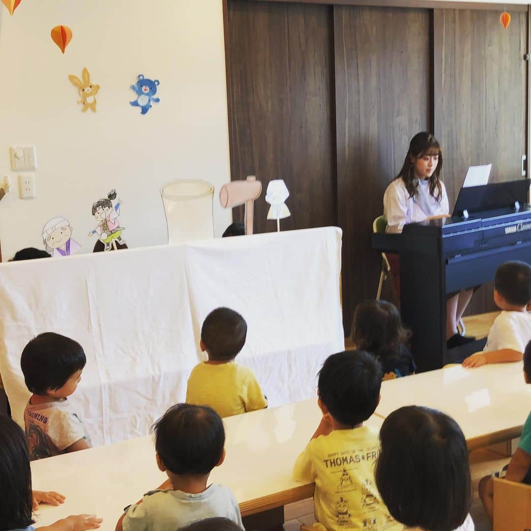 東京観光専門学校さんのインスタグラム写真 - (東京観光専門学校Instagram)「✨ ✨カフェサービス学科の特別授業 💖 ✨「食育ももたろう」の発表にえみのき保育園に行って参りました！🙉 おやつは何からできているの❓ 何でおやつを食べるの❓  という課題に、おばあさんとおじいさんが愛情を込めて作ったきびだんごをみんなで食べて意気投合したももたろうチームが元気に鬼退治に出かける、食べることにフォーカスしたお話にアレンジし、きびだんごを子供たちに食べてもらいました！！ お話中は大いに盛り上がって、きびだんごは「おかわり！」ラッシュ💨  教えに行ったつもりが、子供たちからたくさんの元気と食べることを学んだ授業となりました。  #pcc学生リング  #おやつ #おやつタイム #おやつの時間 #お菓子作り #手作りお菓子 #手作りおやつ #手作りスイーツ #スイーツ #スイーツ好き #スイーツ部 #スイーツテロ #おかし #おかしづくり #パティシエ #パティシエカメラ部 #学生パティシエカメラ部 #パティシエール #instacake #instafood #instasweet #桃太郎 #きびだんご #食育 #保育園」9月20日 20時58分 - tokan_1967