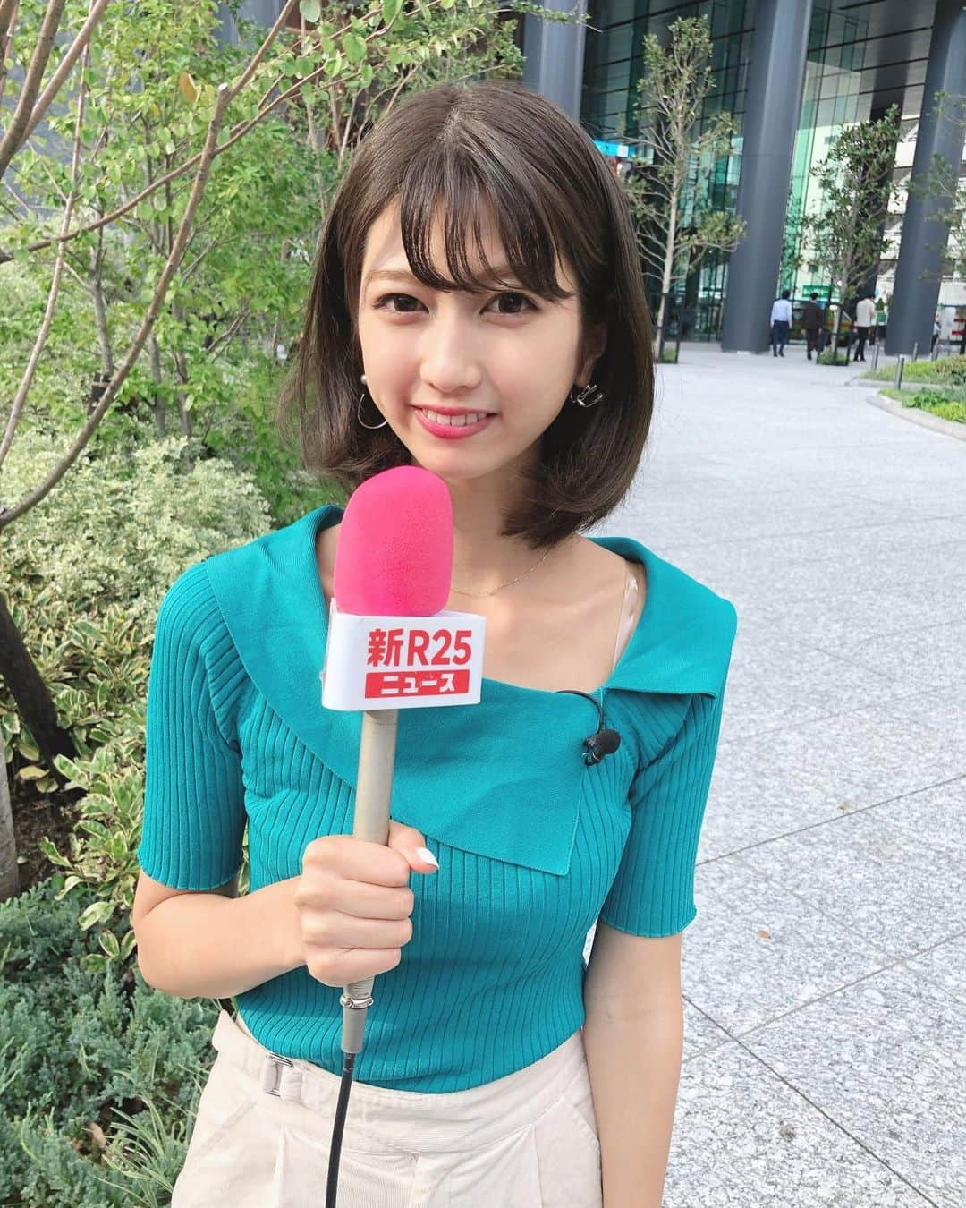 瀧山あかねさんのインスタグラム写真 - (瀧山あかねInstagram)「今日は新R25にてリポートのお仕事🎤﻿ ﻿ 今日は気持ちいいお天気だったので、外でのお仕事はいいですね☀️﻿ ﻿ ただ、明日からは台風が最接近💨 せっかくの三連休なのにとお思いの方も多いのではないでしょうか。。﻿ 少しでも太陽が顔を見せてくれるといいのですが。﻿ ﻿ また明日のお天気ストーリーにあげます✨﻿ ﻿ さ！では、私は楽しみにしていた焼肉食べてきます🥩やったー！！！﻿」9月20日 21時11分 - takiyama_akane