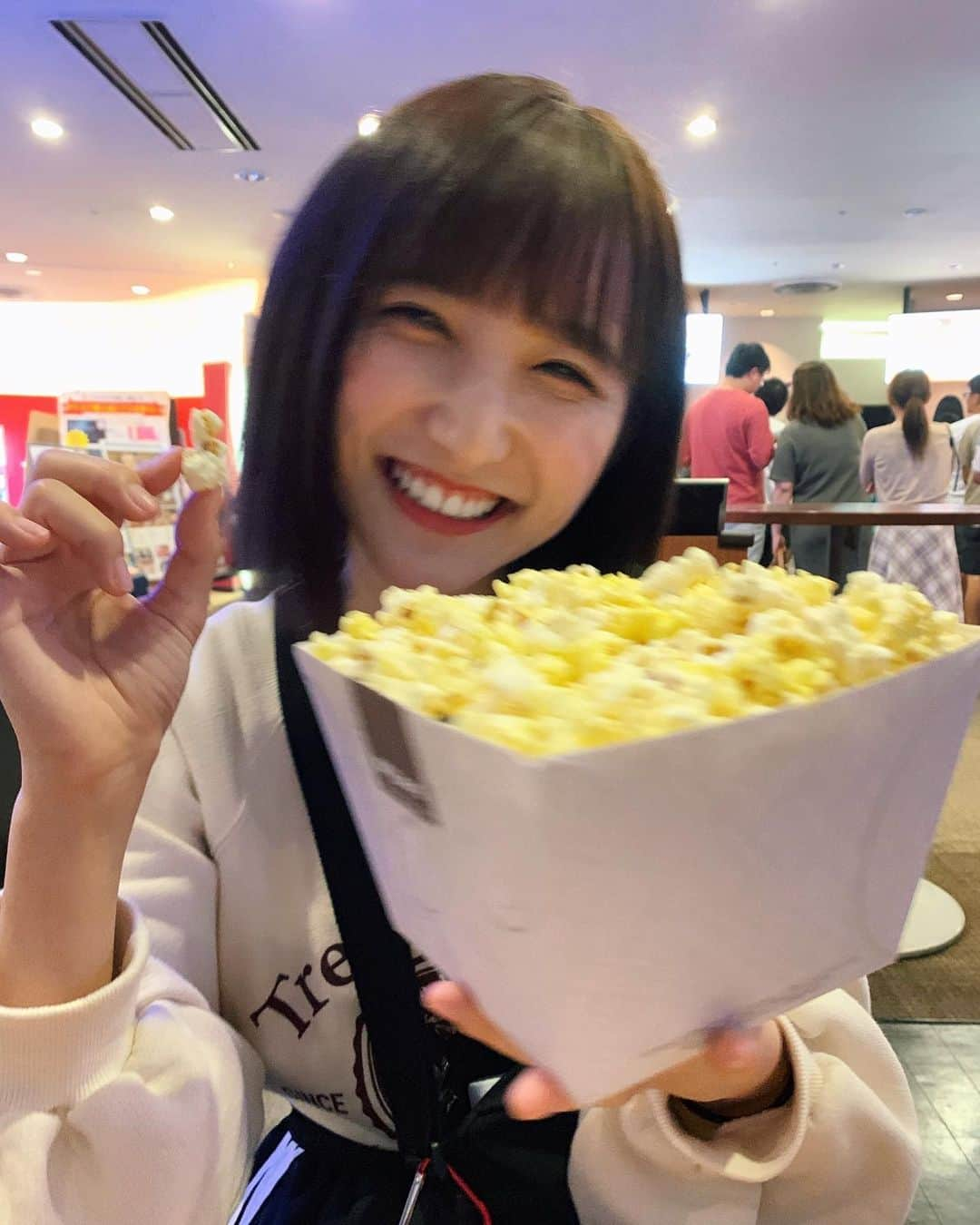 長友彩海さんのインスタグラム写真 - (長友彩海Instagram)「‪‪☺︎‬ 映画本編よりも楽しみにしちゃってる🤭❤ #🍿 #バター醤油が1番好き #ひとつならあーげるっ‪‪☺︎‬」9月20日 21時18分 - ayami.n_48