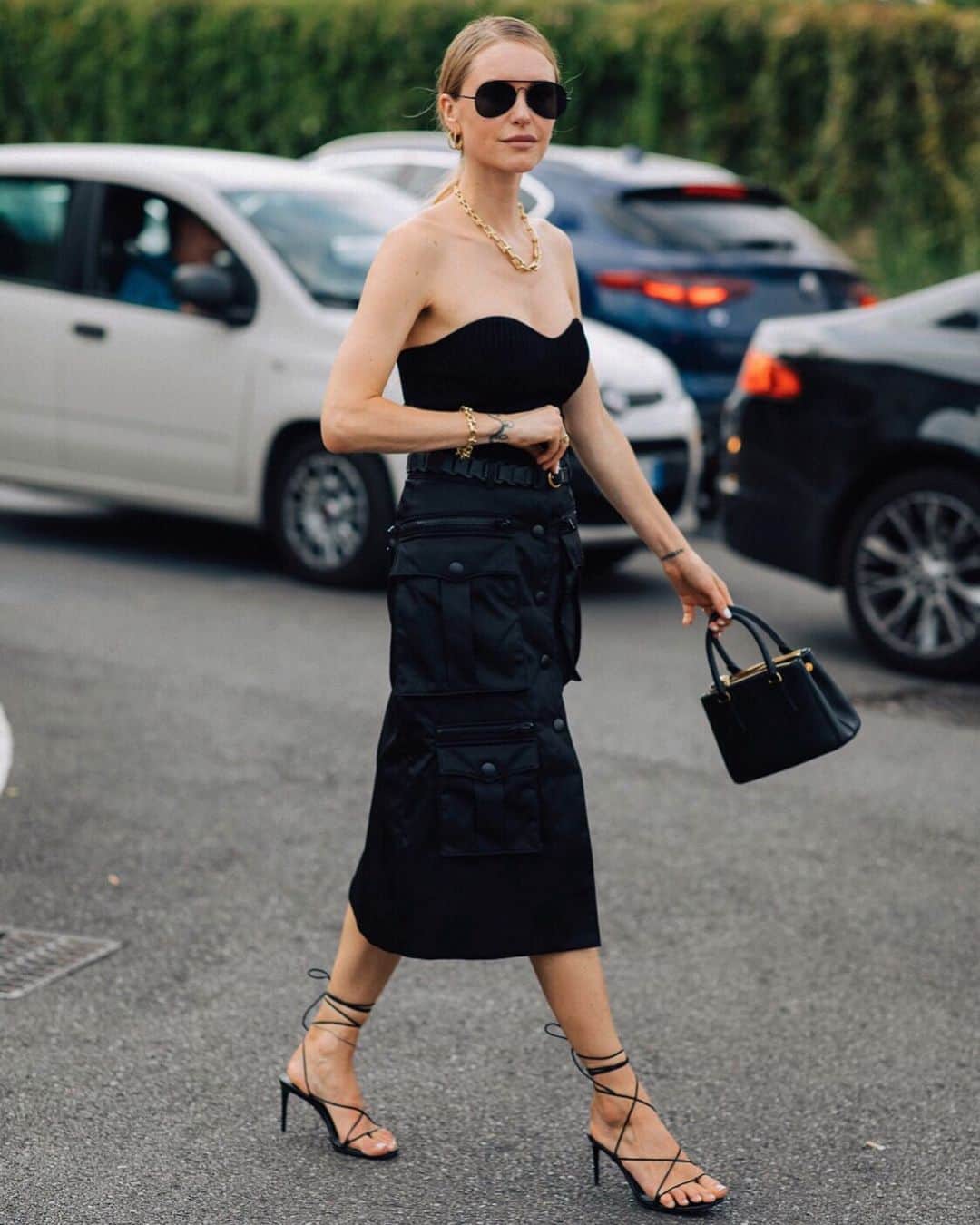 ペニーレ・タイスベックのインスタグラム：「Prada Patrol Photo by @sandrasemburg for @vogueparis」