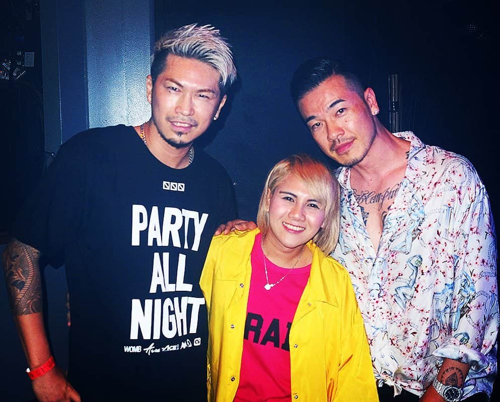 DJ ACEさんのインスタグラム写真 - (DJ ACEInstagram)「#ThrowBack﻿ @ak69_official @evelinnadaanjani ﻿ ﻿ #WOMB﻿ #AtheONE #意味のある良い写真 #これからフライト✈️🇮🇩」9月20日 21時24分 - ace1djace