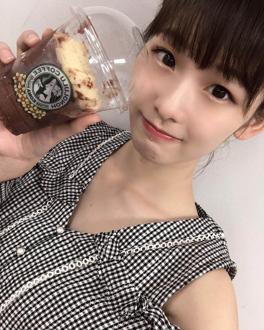 浅井七海さんのインスタグラム写真 - (浅井七海Instagram)「.﻿ ﻿ ﻿ ﻿ アサイー﻿ ﻿ ﻿ この前初めて﻿ アサイーボウル食べました😋♡♡﻿ ﻿ ずっとヨーグルトだと思ってたんだけど﻿ シャーベットなんですねー！ビックリ！﻿ ﻿ アサイーもバナナも好きだったので、﻿ 美味しかったし、また食べたい·····( ◜ᴗ◝)﻿ ﻿ ﻿ #アサイー #アサイーボウル #ホノルルコーヒー﻿ #honorurucoffee #Acai #Acaibowl﻿ ﻿ ﻿」9月20日 21時33分 - naamin48_