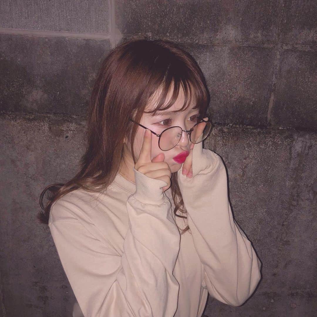 青木菜花のインスタグラム：「.﻿ .﻿ めがねさん🤓💞﻿ 最近ハマってます、どうですか！﻿ ﻿ ﻿ そしてこの間はキレイモさんに﻿ 行ってきたよお肌ツルツル目指して頑張る✊🏻﻿ .﻿ .﻿ #KIREIMO #キレイモ #脱毛 #脱毛サロン #全身脱毛 #女子力アップ #女子力 #肌ケア #美肌 #まるめがね #可愛い #instalike #instagood #l4l」