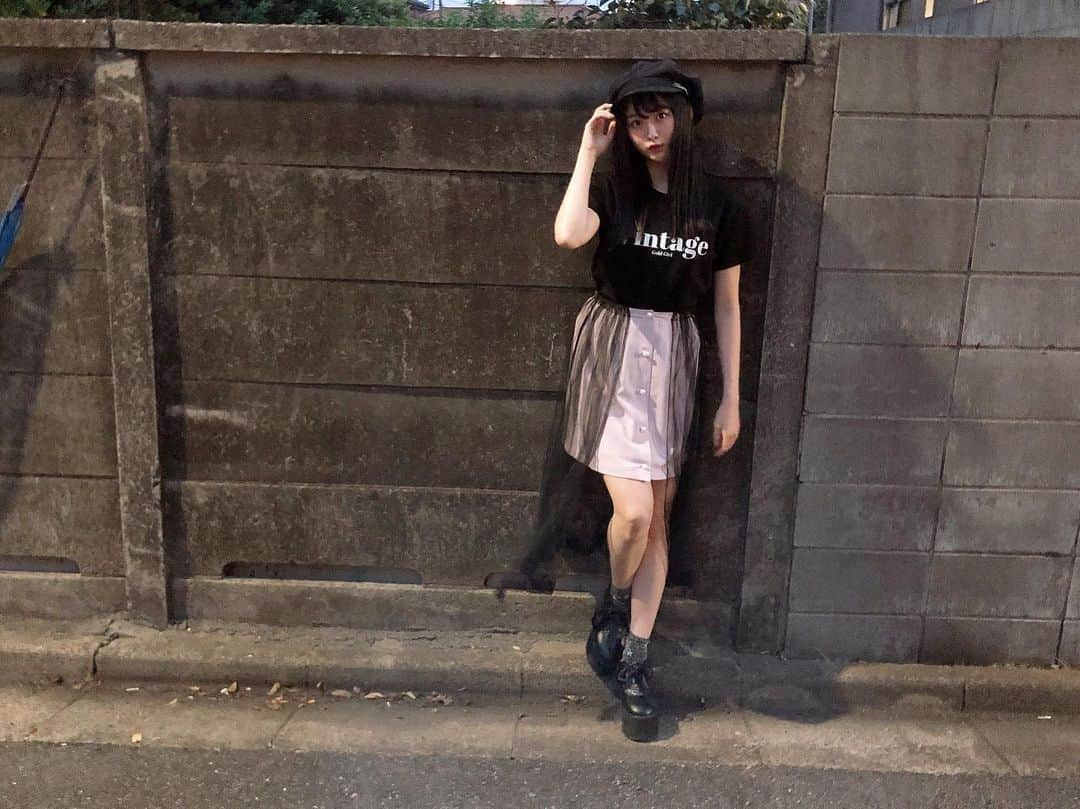 達家真姫宝さんのインスタグラム写真 - (達家真姫宝Instagram)「今日の私服☺︎最近は黒が多めです❤︎ キャスケット#eatme Tシャツ#onespo スカート#ankrouge 靴#bubbles」9月20日 21時51分 - makiho_official