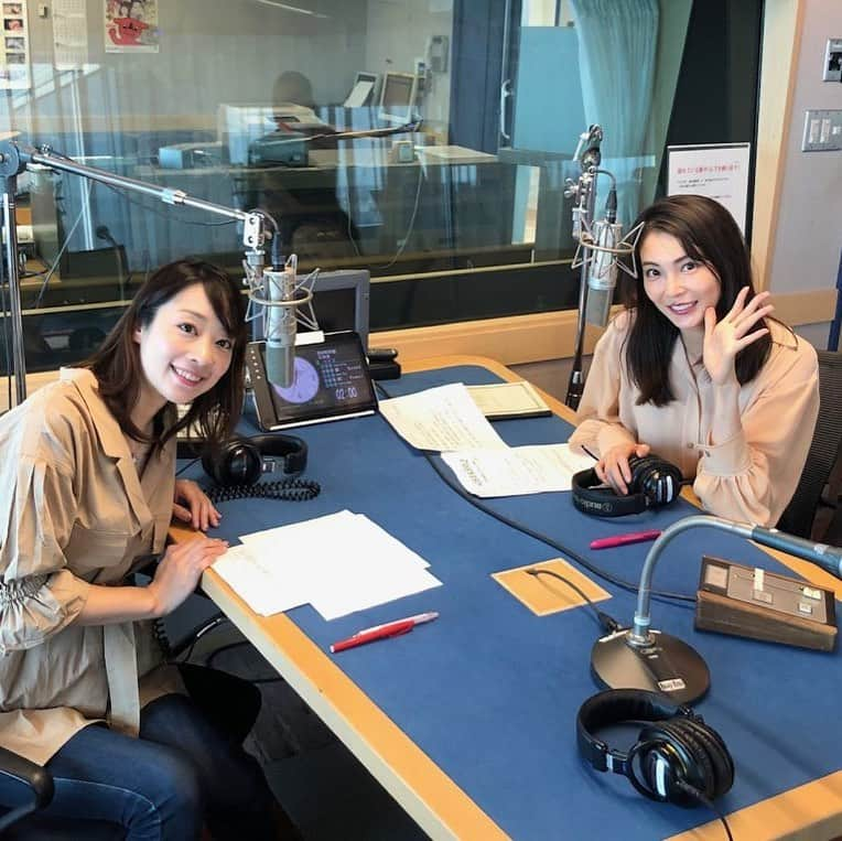 福田麻衣さんのインスタグラム写真 - (福田麻衣Instagram)「#bayfm #キススマ  押切もえさんとご一緒に3時間の生放送お送りしました🎤 本番以外にも色々なお話しをして、仕事に対しての向き合い方や自然体なお姿から勉強させていただきました✨もえさん大好きです💕」9月20日 21時56分 - mai2my2