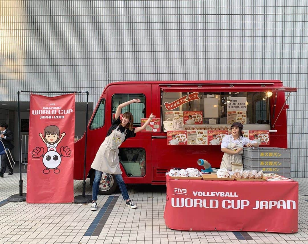 木村沙織さんのインスタグラム写真 - (木村沙織Instagram)「. 一足早いですが パン屋さんは閉幕です👩🏻‍🍳 . びっくり仰天な完売の日々を ありがとうございました🌭🙏🏼 . . #今年はメディアや記者の皆さままでまわらず #すみませんでした🙇🏻‍♂️ #数調整してまたの機会に挑みます💪🏼 . #ありがとうございました!!! . . #ワールドカップバレー #引き続き楽しみにしています☺️🏐 . #がんばれ日本🇯🇵」9月20日 22時06分 - saoriiiii819