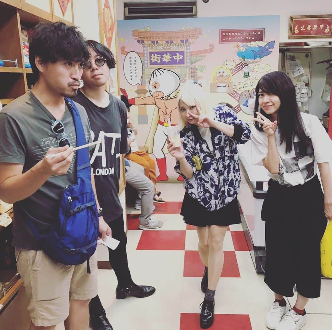 ISEKIのインスタグラム：「BREND YOU vol.3お越しいただきありがとうございました✨  中華街で'前'打ち上げをしたということで真空ホロウチーム、ISEKIチームも帰路へ向かっております💨💨💨 写真はMCで言っていた小籠包屋さんでのひとコマ🥟」