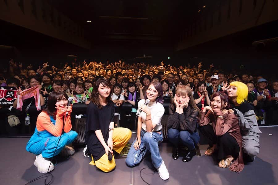 吉田凜音のインスタグラム：「ありがとうございました🥰 素敵な先輩方と！ 私マリオみたい🥰 #家入レオ さん #SCANDAL さん」