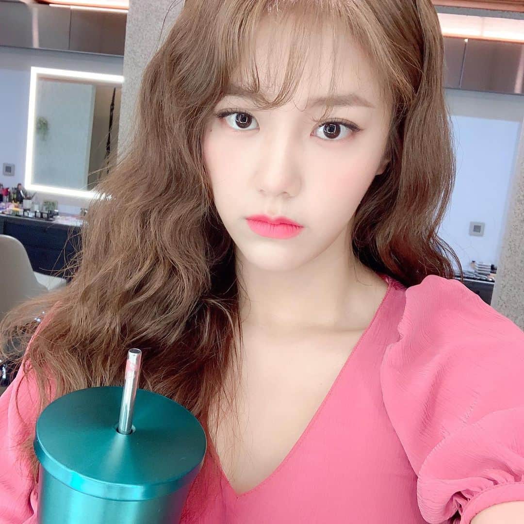 ヘジョンのインスタグラム：「이 날이 레몬 먹던 날인가..🍋」