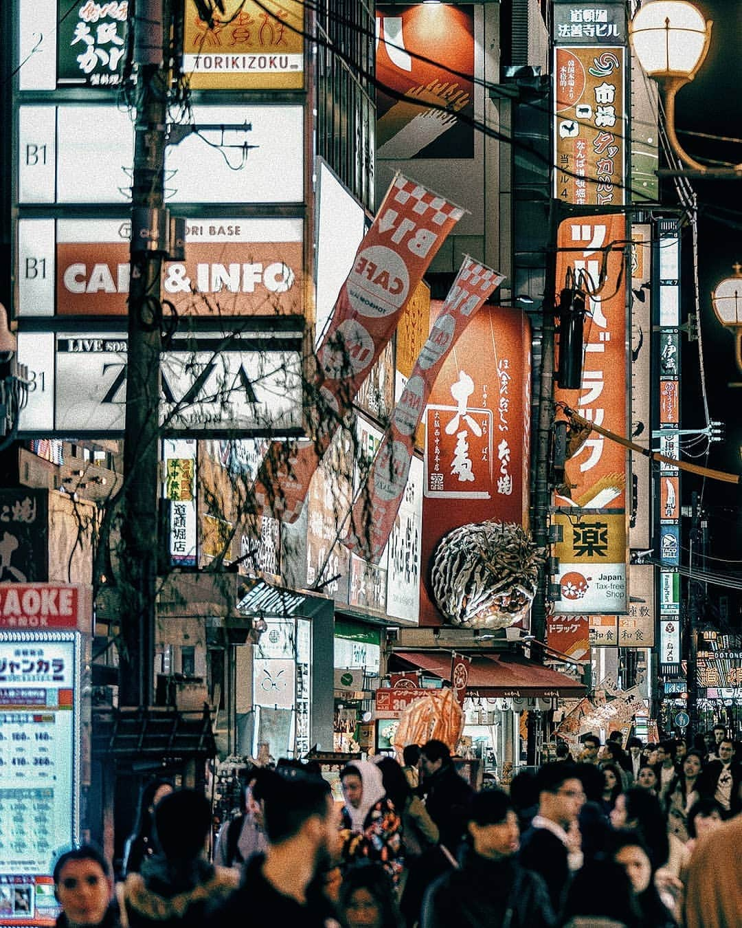 Berlin Tokyoさんのインスタグラム写真 - (Berlin TokyoInstagram)「Osaka night vibes.  They say Osaka is a city where you eat until you drop. Which Japanese food is your favorite? . . . #hellofrom #osaka, #japan」9月20日 22時46分 - tokio_kid