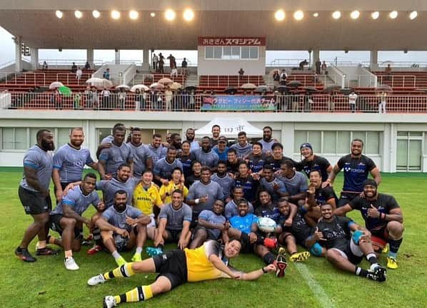 シェイリーン・ウッドリーさんのインスタグラム写真 - (シェイリーン・ウッドリーInstagram)「in less than 24 hours, this man along with his team of 23 Fijians will take on Australia in their first game of the 2019 RUGBY WORLD CUP with hundreds of millions around the globe watching. sports held no significance to me before i met Ben. over the past few years, i have learned more from the discipline, the dedication, the levity, the sacredness, the mental skills, the intensity, and the character exemplified in this sport than i have through any other medium. there is a community found in island rugby that will take your breath away. the way these men treat one another ... the way their families pray for and support them ... never have i been around such masculine men who also hold such sacred space for femininity.  such reverence for their mothers, their partners, their grandmothers, aunties, sisters. i ask all of you to send a little prayer and some good grounding energy to the Flying Fijians for this World Cup.  it’s a monumental and historical moment for this stunning nation, and i couldn’t feel more blessed to call these men my brothers, and to have one extra special one who will live in my heart forever as the first man to show me what TRUE unconditional support, love, grace, compassion, humor, comfort, and unadulterated joy looks like.  au domoni iko FIJI !!!! #rugbyworldcup 🇫🇯 🇫🇯 🇫🇯 TOSO VITI TOSO!!!!!!」9月20日 22時46分 - shailenewoodley