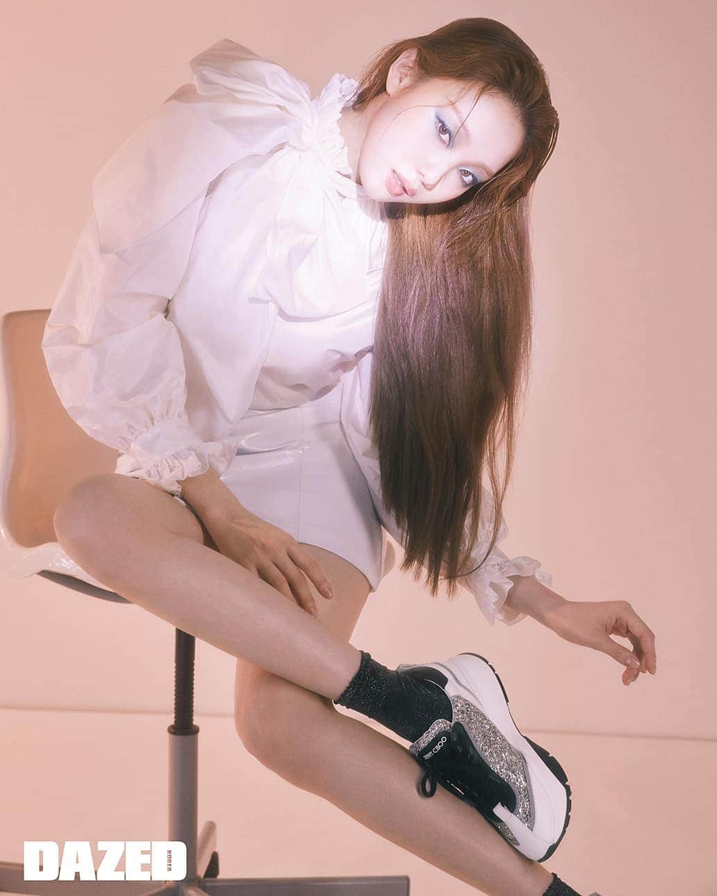のインスタグラム：「Lee Sung Kyung @heybiblee For DAZED Magazine August Issue 💛 . . . . . #이성경  #LeeSungKyung #koreangirl #koreandrama #kdrama #asiangirl #맞팔 #셀스타그램 #셀카 #얼스타그램 #데일리 #선팔 #인스타그램 # #l4l #f4f  #like4like  #おしゃれ #オシャレ #いいね返し #フォロー #韓国人 #韓国 #セルカ #自撮り #ファッ」