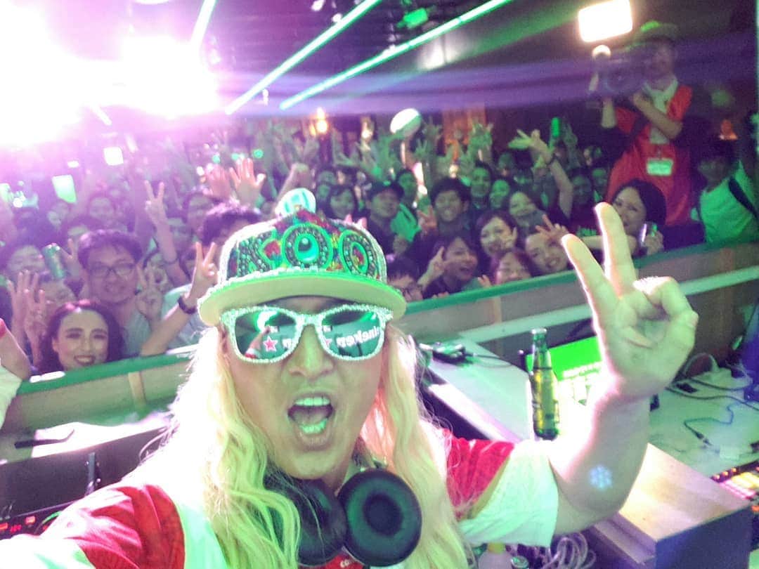 のインスタグラム：「ラグビー日本代表！！W杯開幕戦！！勝利！！ #ハイネケン #パブリックビューイング ！！ #爆音ラグビー ！！爆盛り上がり最&高！！TRY DO DANCE！！ #ラグビー #w杯 #Heineken #DJKOO」