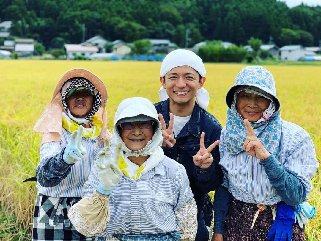 のインスタグラム：「酒造りプロジェクトは稲刈り！ 実ってたーーー🌾 この放送は10月5日のなじラテにて！ あすは全員注目のコーナーで 片付け術やりますよ👀  #なじラテ #酒造り #稲刈り #実りの秋 #収穫の秋  #初体験 #手刈り #筋肉痛  #休憩 #さつまいも #ナスの漬物 #美味すぎた #強力助っ人 #地元の方々 #感謝感激  #はざかけ #秋の景色 #黄金色  #bsn #アナウンサー #実るほどこうべを垂れる稲穂かな  #稲穂に学ぶ #工藤淳之介」