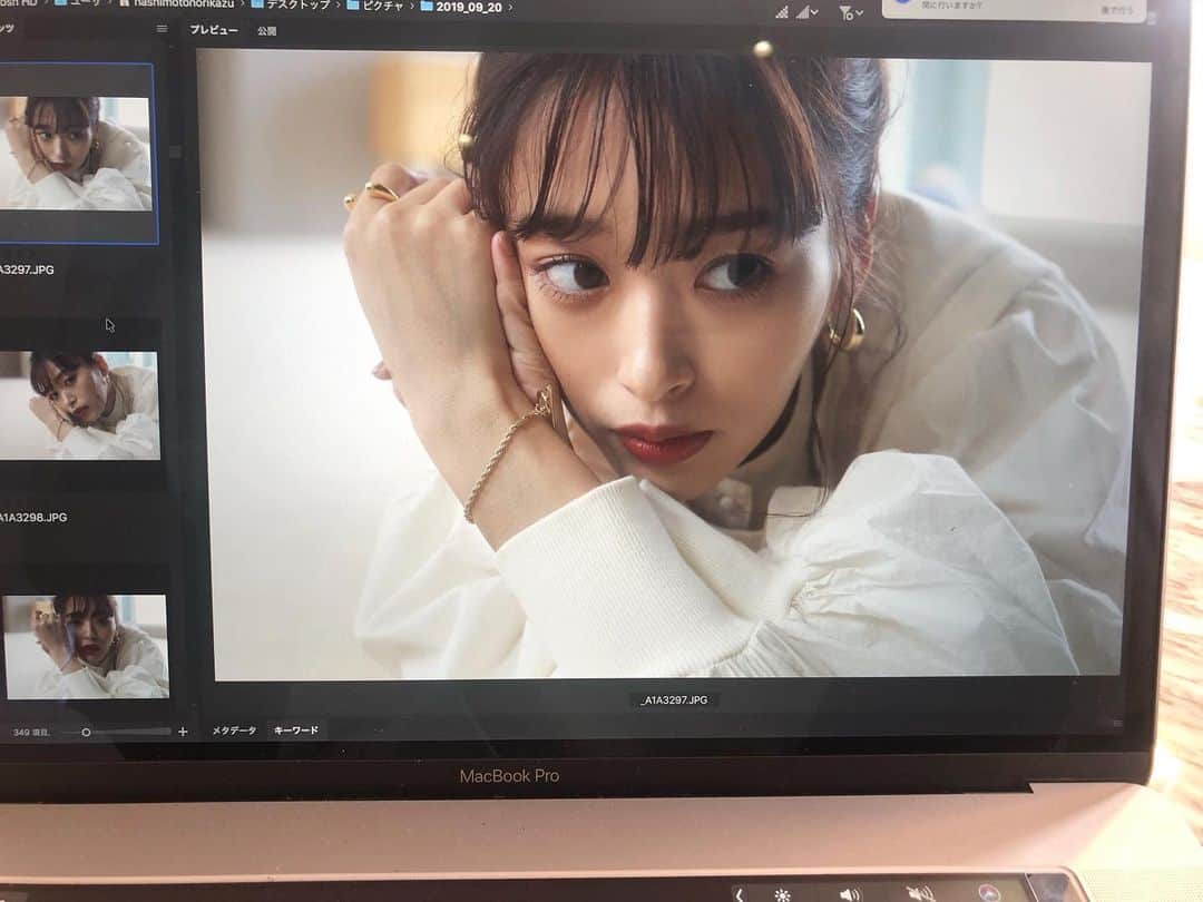 近藤千尋のインスタグラム：「今日はコラボアクセの撮影💞 @stellarhollywood  さんと ブレスレット、 ピアス(イヤリングにもなります)、ネックレス、リングを作らせて頂きました🙋‍♀️‼️ 発売は10月ごろの予定らしいので また告知します⭐️ 産前の撮影、収録が 無事に終えれた事… 周りのスタッフの皆さまや SNSを通して、支えて下さっている方々に感謝です。。🥺 私の体に負担がないように 撮影時間や、場所を 考えてくださったり… 本当にありがとうございました‼️😭 残りの１ヶ月半は、お腹の赤ちゃんと向き合いながら👶 そして家族にたっぷり愛情を注ぐ時間にしたいと思います💞」