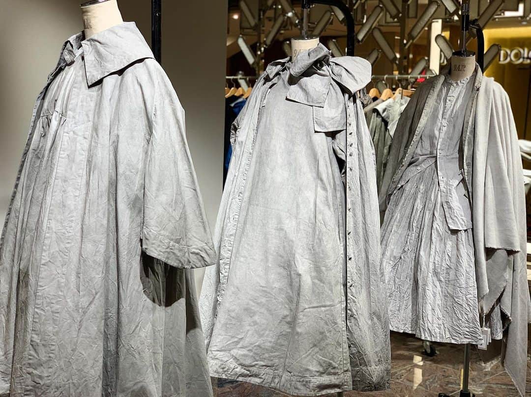 のインスタグラム：「ブランドのアーカイブや定番商品を染めあげた、世界にひとつだけの洋服✨﻿ ブランドのコレクションアイテムをはじめ、アーカイブやデッドストック、サンプル、定番商品などを天然染めで再生させ、新たな商品価値を生み出すイベント「ソメアソビ」を開催します。﻿ ﻿ ソメアソビ﻿ 2019.9.18 wed - 9.24 tue﻿ 伊勢丹新宿店本館4階＝センターパーク/ザ・ステージ#4﻿ ﻿ #ソメアソビ #天然染め #染工 #黒染 #新宿 #伊勢丹 #新宿伊勢丹 #伊勢丹新宿店 #isetan #shinjuku #doublemaison #mamelon #takarajimasenkou﻿ #宝島染工 #vlasblomme #nooy #howtolive﻿ #ataraxia #antipast #染 #ソメアソビ #藍染 #泥藍染 #墨染 ﻿ ＠mamelon＠takarajimasenkou＠doublemaison＠vlasblomme」