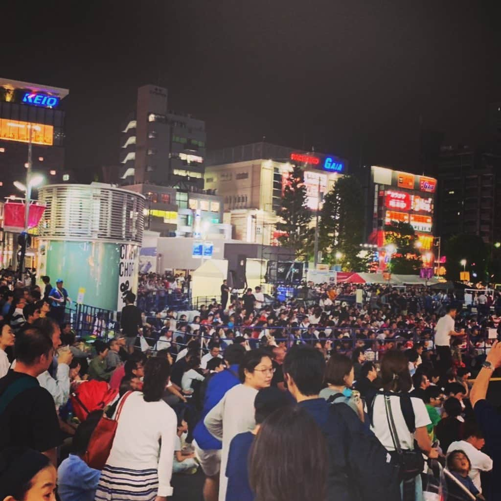 石川直宏さんのインスタグラム写真 - (石川直宏Instagram)「ラグビーワールドカップ開幕🏉✨ 素晴らしい結果・スタートに！！ 普段使用しているスタジアムが世界の舞台になっている誇らしさ✨ 素晴らしい雰囲気を皆で生み出し、選手たちの力になっていたと思います💪 想いの繋がった松島選手のトライ、ハットトリックにシビれました👏 ‪  調布駅前もパブリックビューイングで盛り上がっていたみたい📣😲‬ ‪凄い👏‬ . #RWC2019 #RWC東京 #パブリックビューイング‬ ‪#調布 #chofu‬‬ ‪#fctokyo #FC東京 #tokyo‬」9月20日 23時15分 - sgss.18