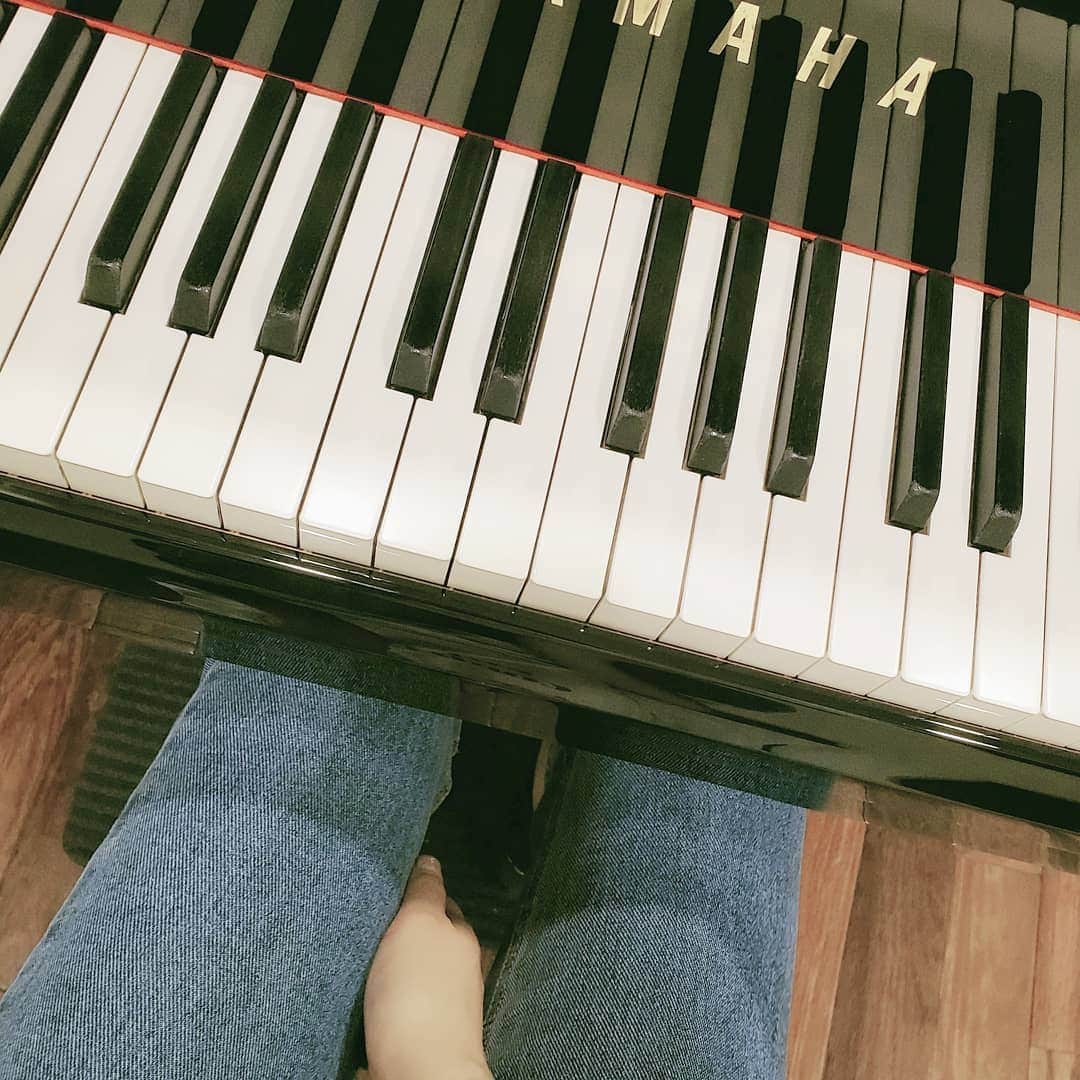 高森紫乃さんのインスタグラム写真 - (高森紫乃Instagram)「. この時間にこの曲弾くとなんとも、、 んぅ大好きな曲。 恐ろしいほどに削られるのに、 恐ろしいほどピアノが好きだなぁ、笑  たのしみにしててください。 さあ～今夜もやるぞやるぞ～🌛🍂」9月20日 23時20分 - shino_starmarie.official