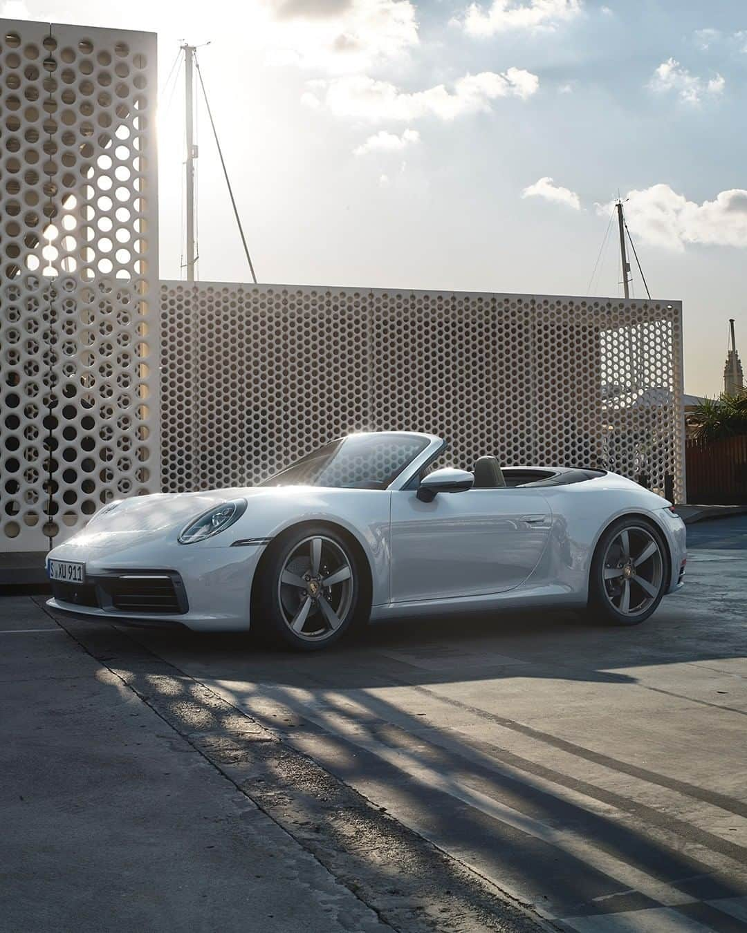 Porscheさんのインスタグラム写真 - (PorscheInstagram)「Rain, hail or shine, the brand new 911 Carrera 4 has got you covered. These two all-wheel-drive models, a Coupé and Cabriolet, share the same striking design cues and performance as the rest of the model range. In fact, they even boast 15 PS more than the previous 911 Carrera 4 models.  #Porsche #911 #Carrera4  _ Combined fuel consumption in accordance with EU 6: 911 Carrera 4 models: 9,2 l/100 km, CO2 emissions: 211-210 g/km」9月20日 23時31分 - porsche