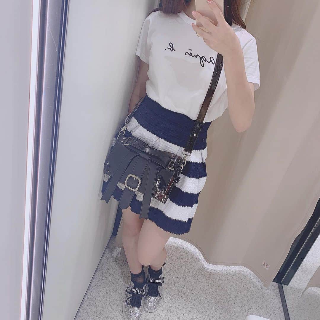 平田詩奈さんのインスタグラム写真 - (平田詩奈Instagram)「﻿ お気に入りの﻿ Tシャツ。♡﻿ ﻿ #しいなのワードローブ」9月20日 23時26分 - shiina__0822