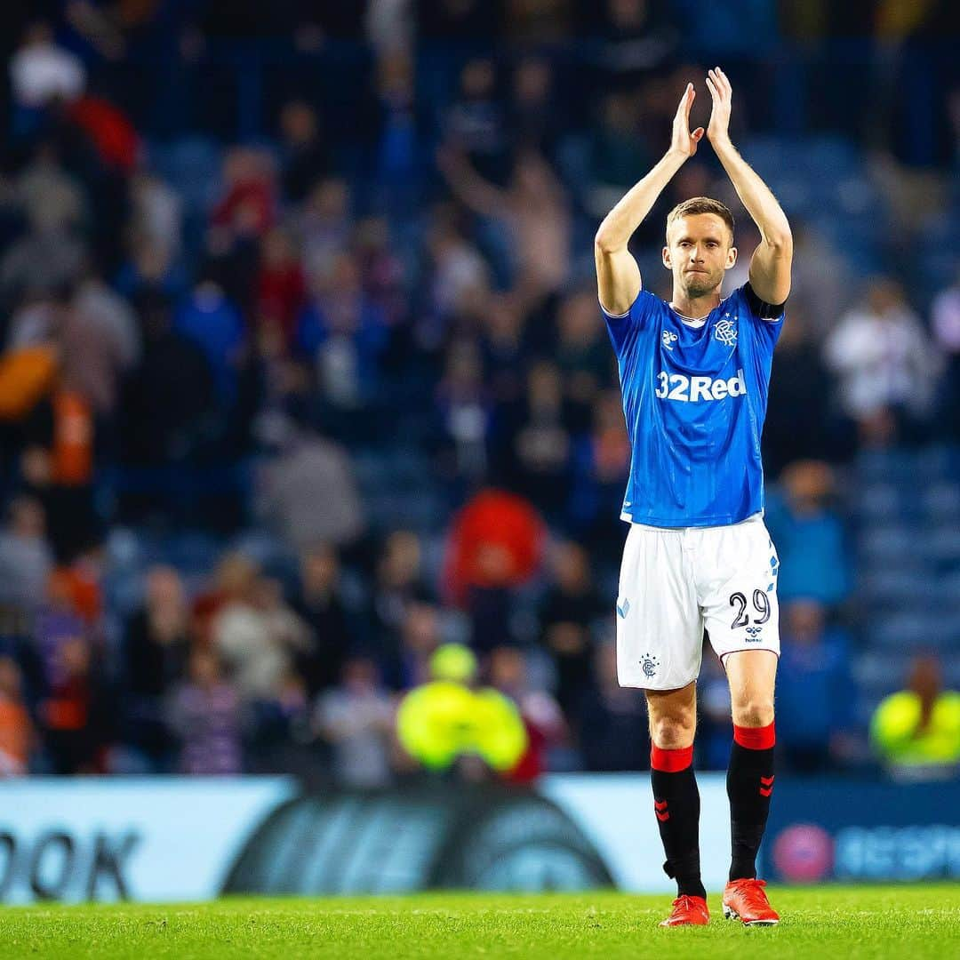 アンディー・キングのインスタグラム：「European nights at Ibrox 🙌🏼 Great start to the group  RIP Fernando 💙」