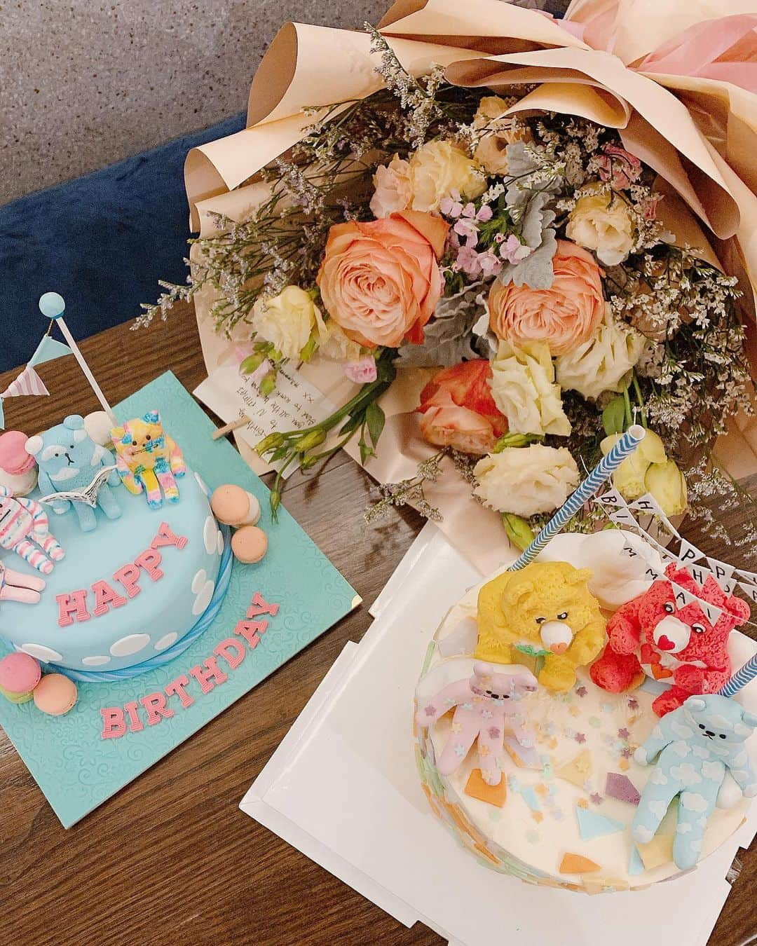 マーイ＝ナパサシ スラワンさんのインスタグラム写真 - (マーイ＝ナパサシ スラワンInstagram)「To my wonderful sister @mmaisurawan today is all about you xoxo🎂👧🏻💗✨」9月20日 23時39分 - mind_napasasi