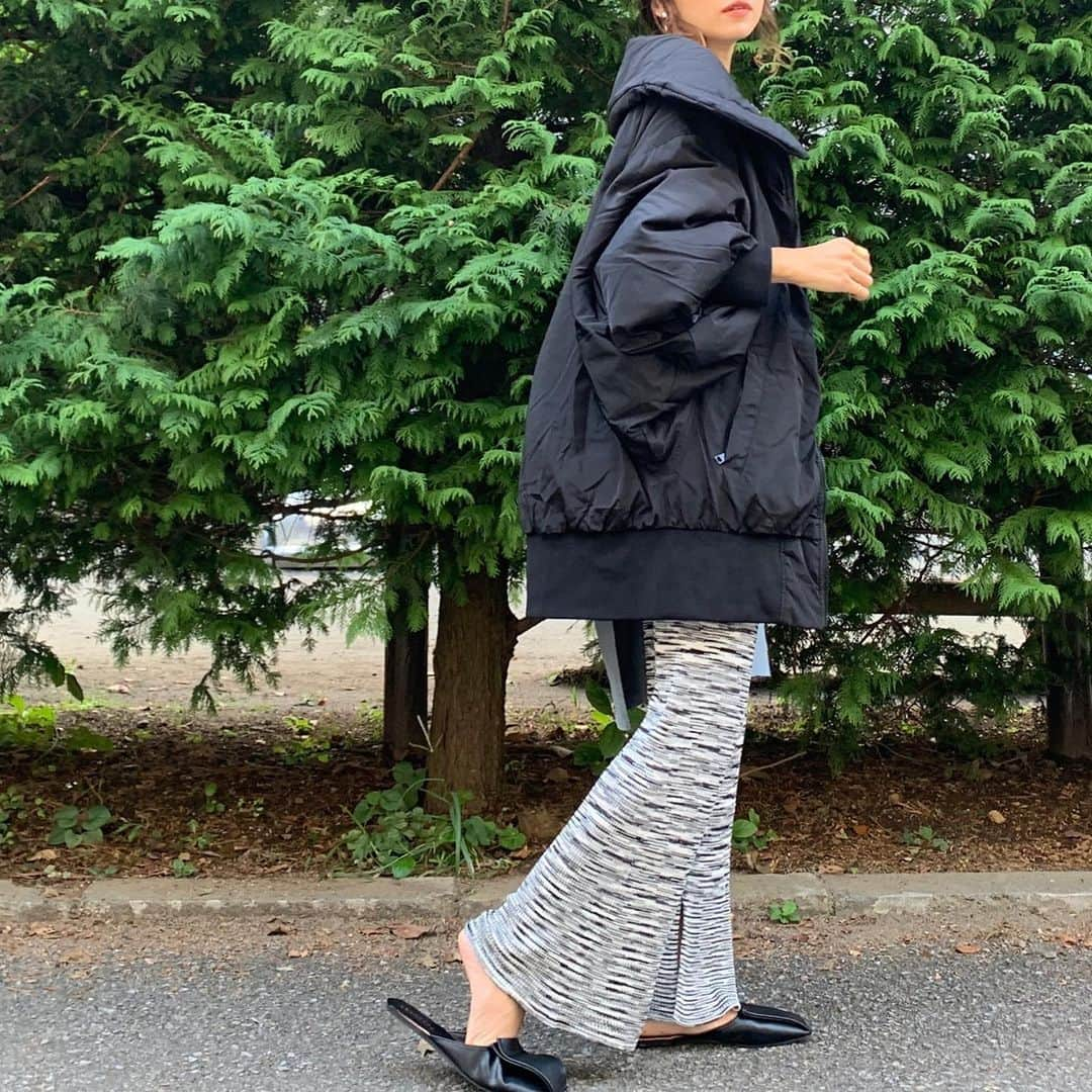 春名亜美さんのインスタグラム写真 - (春名亜美Instagram)「BLACKも可愛いんだなぁぁぁ🖤 明日朝10時発売✔️✔️✔️ ・ ◆袖リブエコダウンコート◆ S・M / BLACK・KHAKI ￥39,000(+tax)→￥31,200(+tax) @fromfirstmusee  @musee___kobe  @musee_umeda ・ ・ ・ #fromfirstmusee #Musee #フロムファーストミュゼ#coordinate #ootd #outfit #fashion #mamafashion #ママコーデ #ママコーディネート」9月20日 23時34分 - amiharunaami