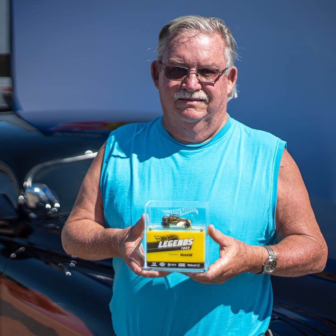 Hot Wheelsさんのインスタグラム写真 - (Hot WheelsInstagram)「You’re looking at our Denver #HotWheelsLegends winner: Bill Henry and his 1954 Chevy Bel Air! Bill’s wife always dreamt about owning a chopped-up Mercury, so when Bill showed up with a Chevy for a Mother’s Day gift, she was not impressed in the slightest, but Bill vowed to make this Bel Air something the entire family would be proud of. With his wife and daughter watching his every move, Bill worked tirelessly, fabricating the entire thing from the ground up. Now, Bill and his wife show off their legendary custom ride all over the country. This is the definition of a Hot Wheels Legend! 💪 😎 Congratulations, Bill—we’ll see you at SEMA! . . . #HotWheels #ClassicCars #Denver #CarsofIG #Chevy」9月20日 23時59分 - hotwheelsofficial