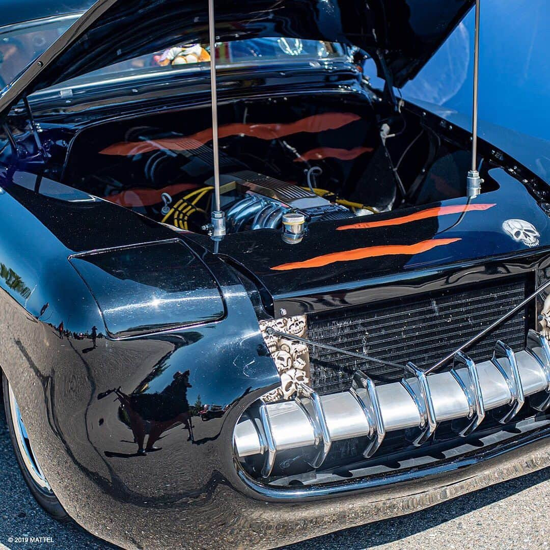 Hot Wheelsさんのインスタグラム写真 - (Hot WheelsInstagram)「You’re looking at our Denver #HotWheelsLegends winner: Bill Henry and his 1954 Chevy Bel Air! Bill’s wife always dreamt about owning a chopped-up Mercury, so when Bill showed up with a Chevy for a Mother’s Day gift, she was not impressed in the slightest, but Bill vowed to make this Bel Air something the entire family would be proud of. With his wife and daughter watching his every move, Bill worked tirelessly, fabricating the entire thing from the ground up. Now, Bill and his wife show off their legendary custom ride all over the country. This is the definition of a Hot Wheels Legend! 💪 😎 Congratulations, Bill—we’ll see you at SEMA! . . . #HotWheels #ClassicCars #Denver #CarsofIG #Chevy」9月20日 23時59分 - hotwheelsofficial