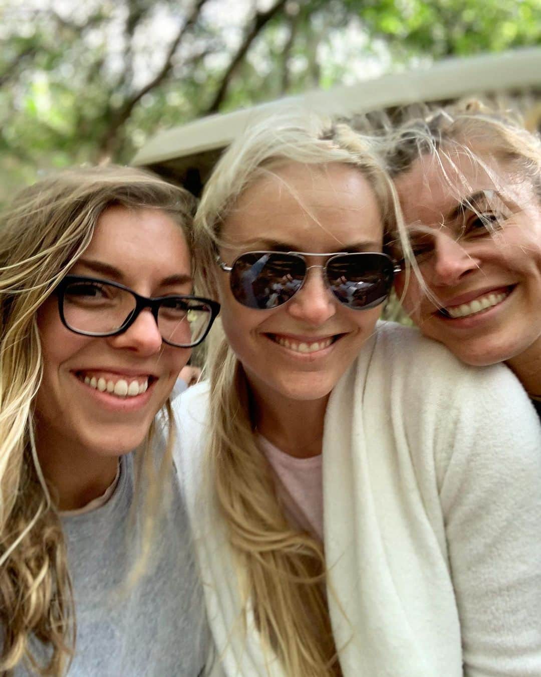 リンゼイ・ボンさんのインスタグラム写真 - (リンゼイ・ボンInstagram)「I miss you guys already! 👯‍♀️❤️❤️ #sisters」9月21日 0時00分 - lindseyvonn