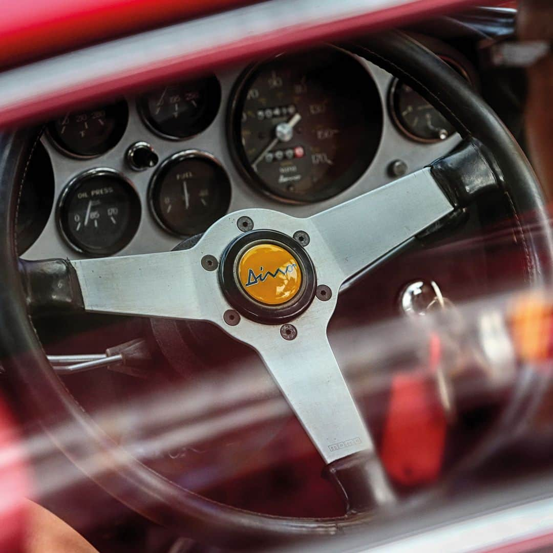 フェラーリさんのインスタグラム写真 - (フェラーリInstagram)「The #FerrariCavalcadeClassiche 2019 has just begun in #Rome: the most fascinating #Ferrari icons set off in an amazing journey along breathtaking Italian landscapes. Prepare for an event centred on the passion for timeless beauty and luxury cars.」9月21日 0時01分 - ferrari