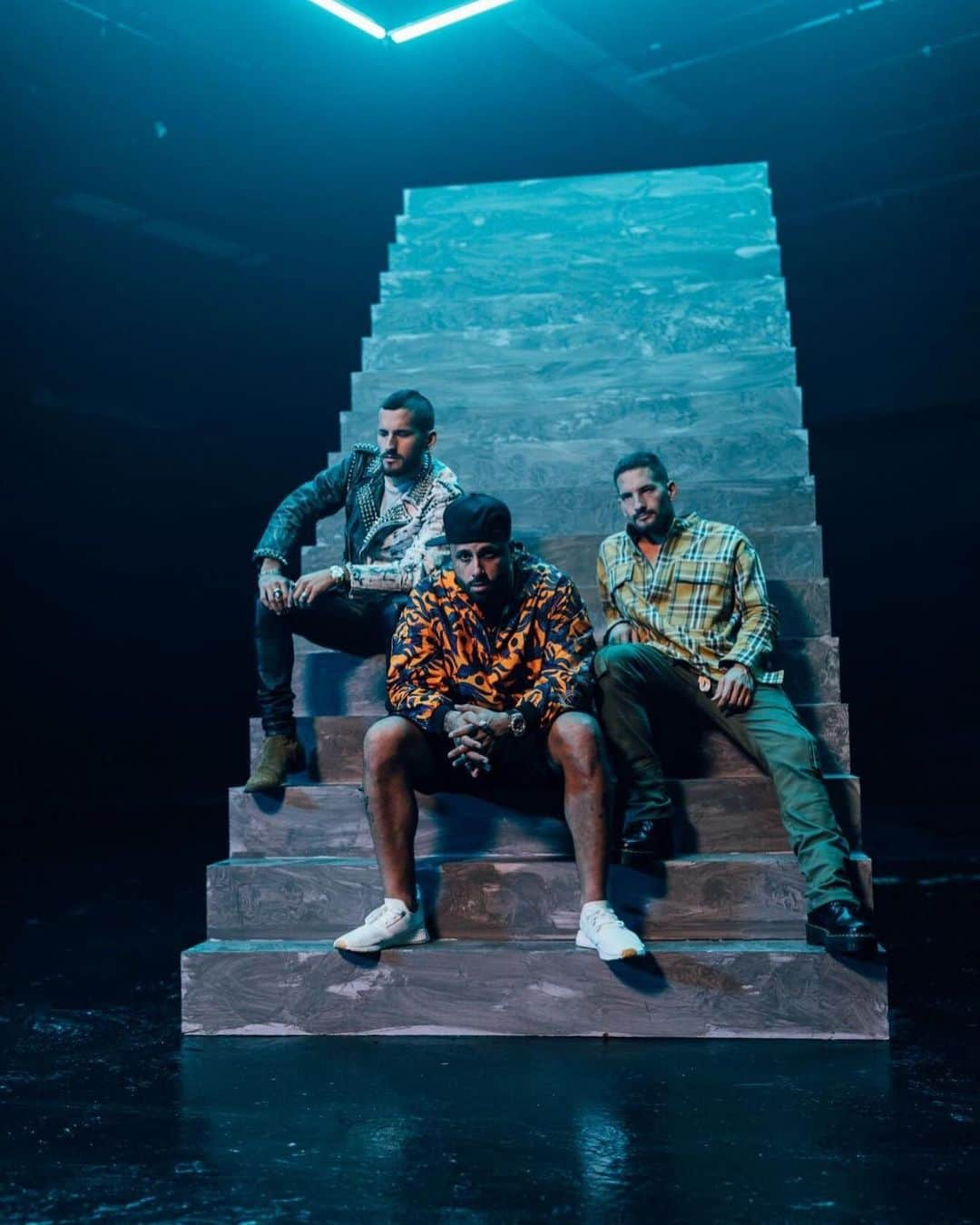 NICKY JAMさんのインスタグラム写真 - (NICKY JAMInstagram)「Aquí con los bros @mauyricky  Muy humildes esto muchacho van para arriba 👆」9月21日 0時03分 - nickyjam