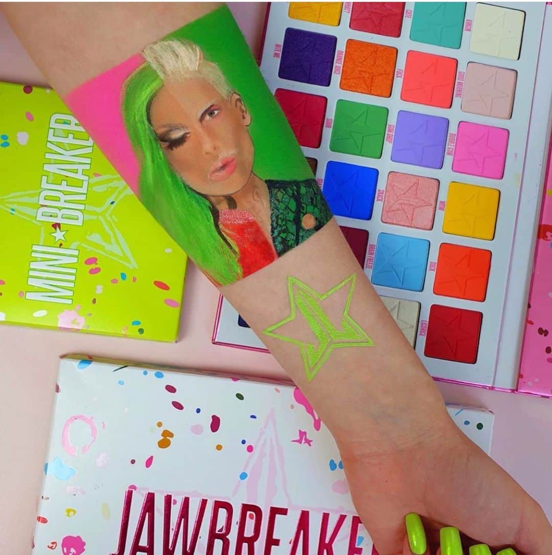 Jeffree Star Cosmeticsさんのインスタグラム写真 - (Jeffree Star CosmeticsInstagram)「Oh HIII TALENT, how are ya ?!😍 Our girl @klaudiafekner recreated this #MorphexJeffreeStar campaign photo using our #JAWBREAKER palette and we are absolutely LIVING for it 🍭💕😭 #jeffreestarcosmetics」9月21日 0時04分 - jeffreestarcosmetics