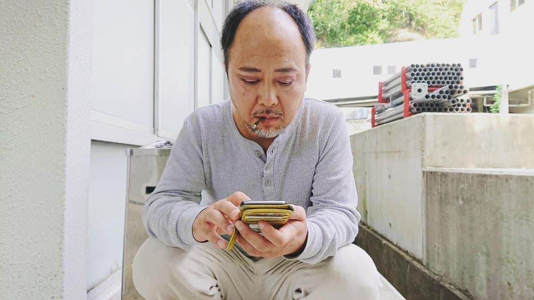 のインスタグラム：「校舎の裏でタバコおじさん #〇〇おじさんは東京ポッド発」