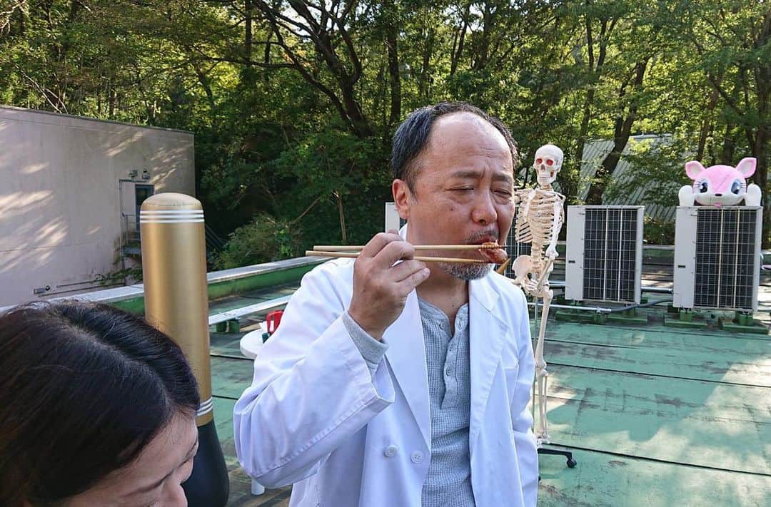 のインスタグラム：「ウインナー食べるおじさん」