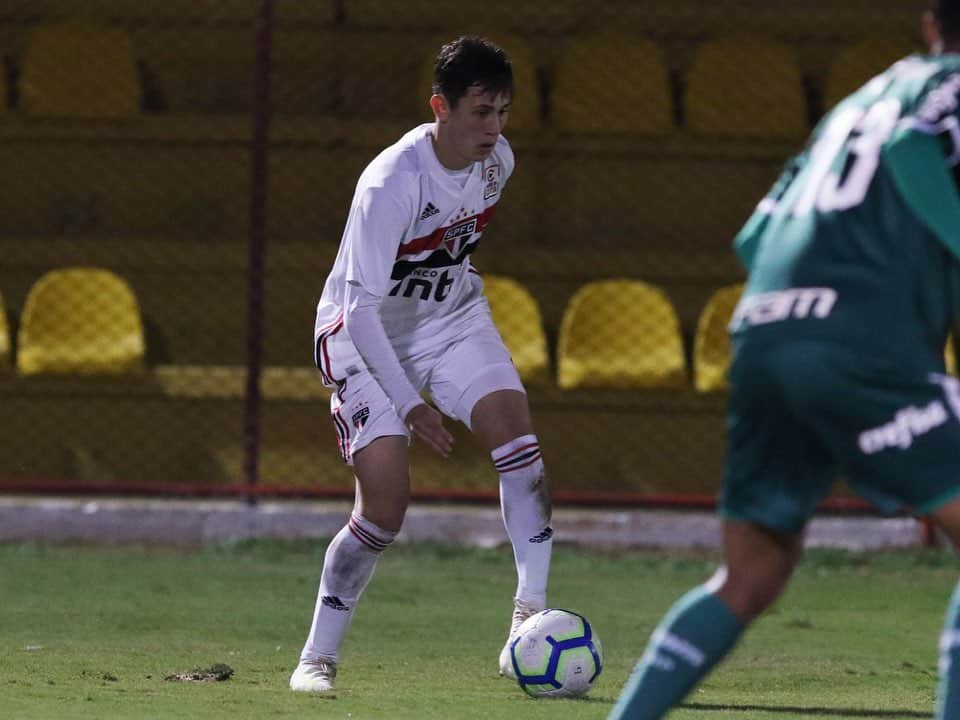 São Paulo FCさんのインスタグラム写真 - (São Paulo FCInstagram)「Três são-paulinos vão disputar o Mundial Sub-17: o atacante Juan, o meio-campista Talles e o lateral Patryck foram convocados pelo técnico da Seleção Brasileira, Guilherme Dalla Déa, nesta sexta-feira. A Copa do Mundo começa a ser disputada no final de outubro, no Brasil. Os garotos fazem parte do time são-paulino juvenil que vai lutar pelo título da Copa do Brasil, nas próximas semanas, contra o Palmeiras #MadeInCotia 🇾🇪🇧🇷」9月21日 0時13分 - saopaulofc