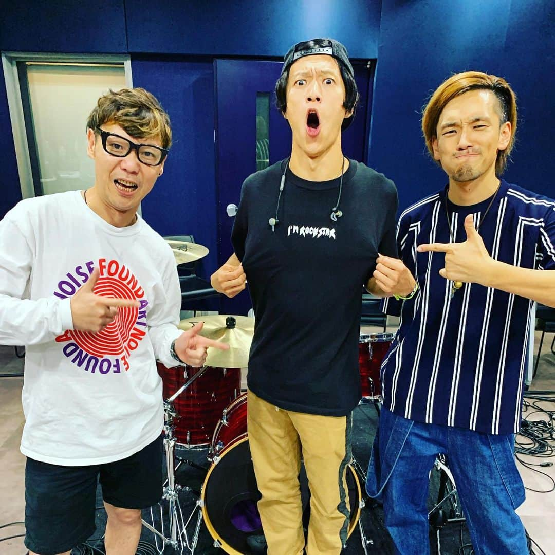 日高央さんのインスタグラム写真 - (日高央Instagram)「TEAM SHACHIとのスペシャルLIVEのためにゲネプロしたのにメンバー本人達と写真撮るの忘れるという体たらく😅💥タフ民には悪いけどBAND民の集合ショットで激アツな様子を想像しとくれ🎤🎸🥁🤒🤳 #ゲネプロ #for #10月4日 #新木場 #StudioCoast #Lets #Stay #タフ民 #Forever #and #StayPunkForever #with #TeamShachi #Team #RockAway #RhymeScientist #TotalFat #TheStarbems」9月21日 0時13分 - hidakatoru